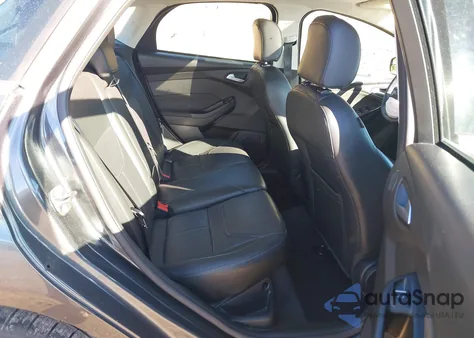 2018 Ford Focus Titanium из США, поврежденный, VIN 1FADP3N24JL286143